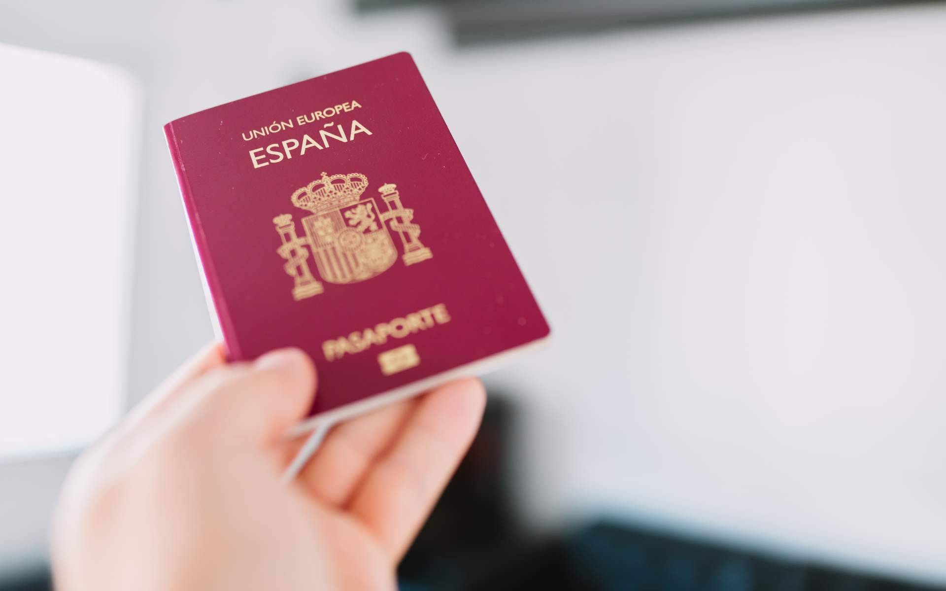 Ahora los nietos de españoles pueden conseguir la nacionalidad española con la nueva Ley de Memoria Democrática, por Registro Civil