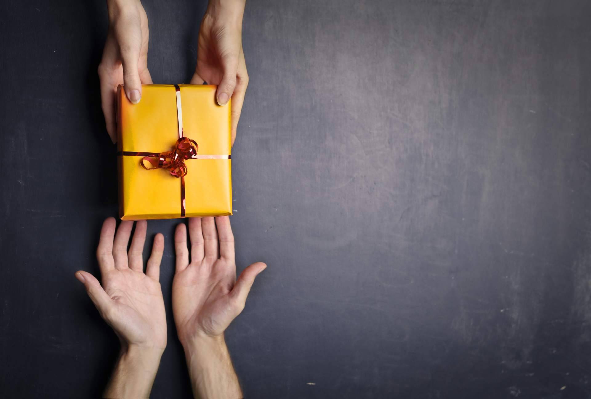 La tienda Nakerband presenta sus artículos personalizados para regalar en Navidad