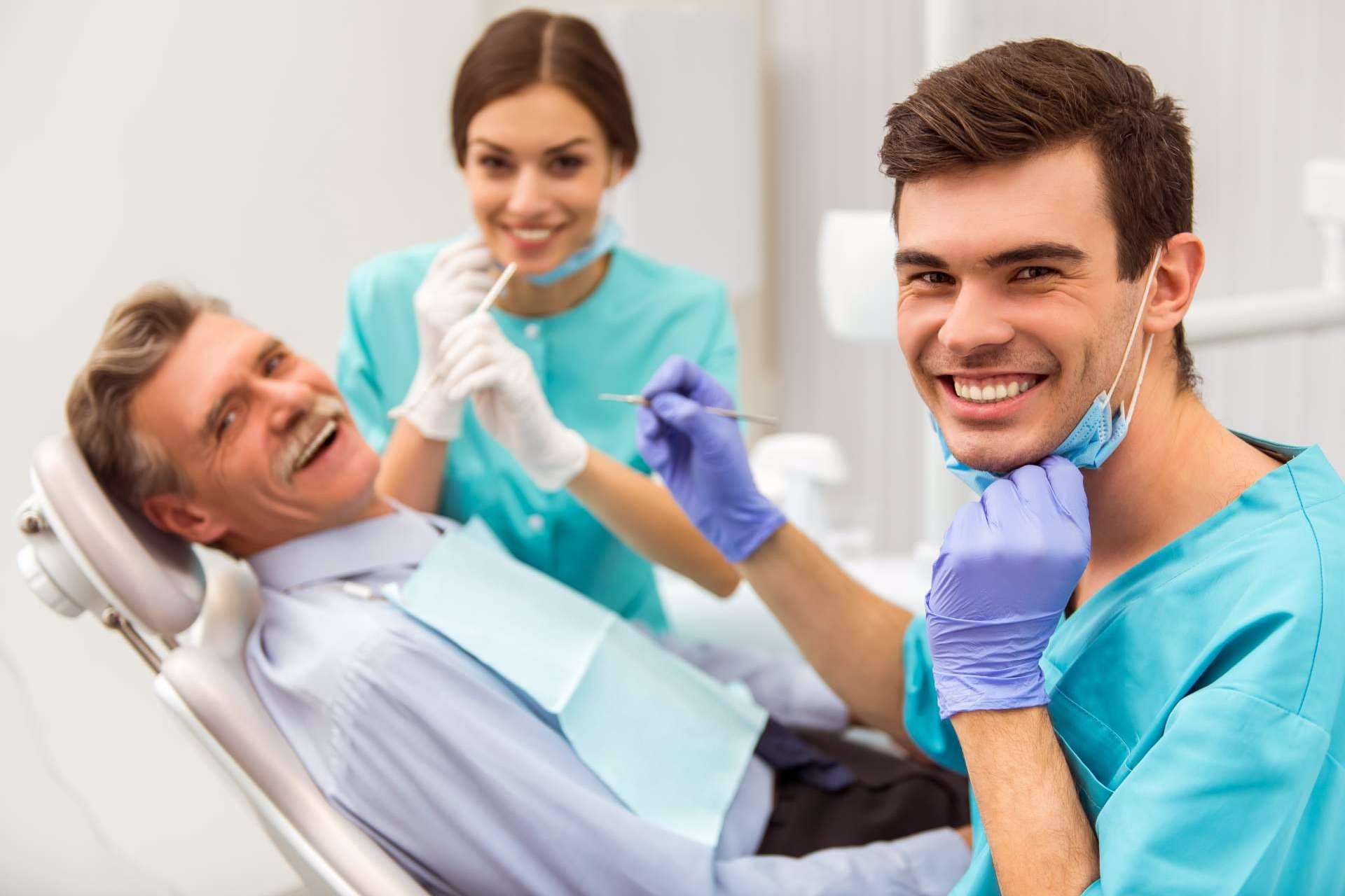 ¿Cuáles son los 5 consejos de Ascensium para mejorar el clima laboral en una clínica dental?