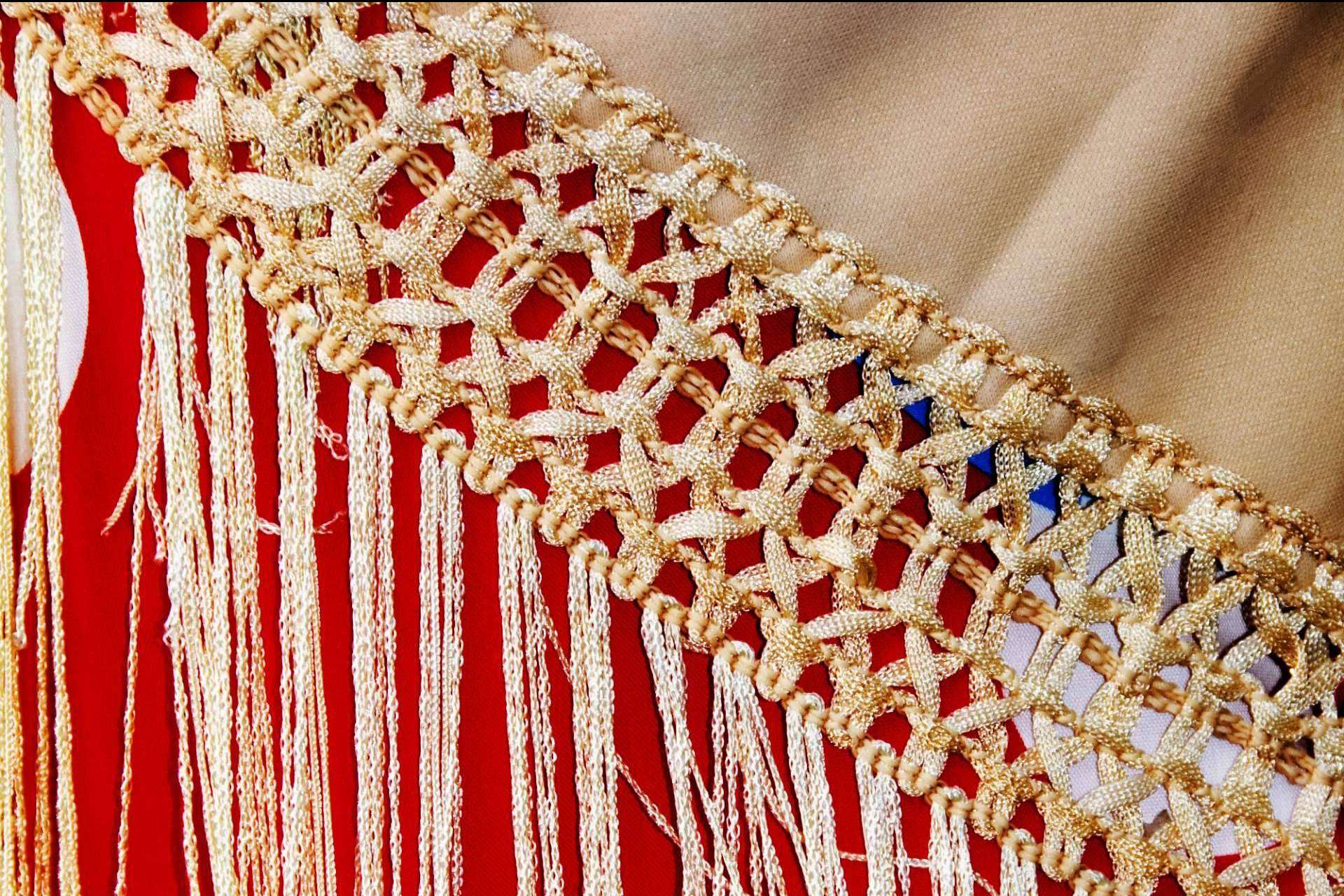 ¿Cómo se ponen los mantones flamencos?, de la mano de Viva La Feria