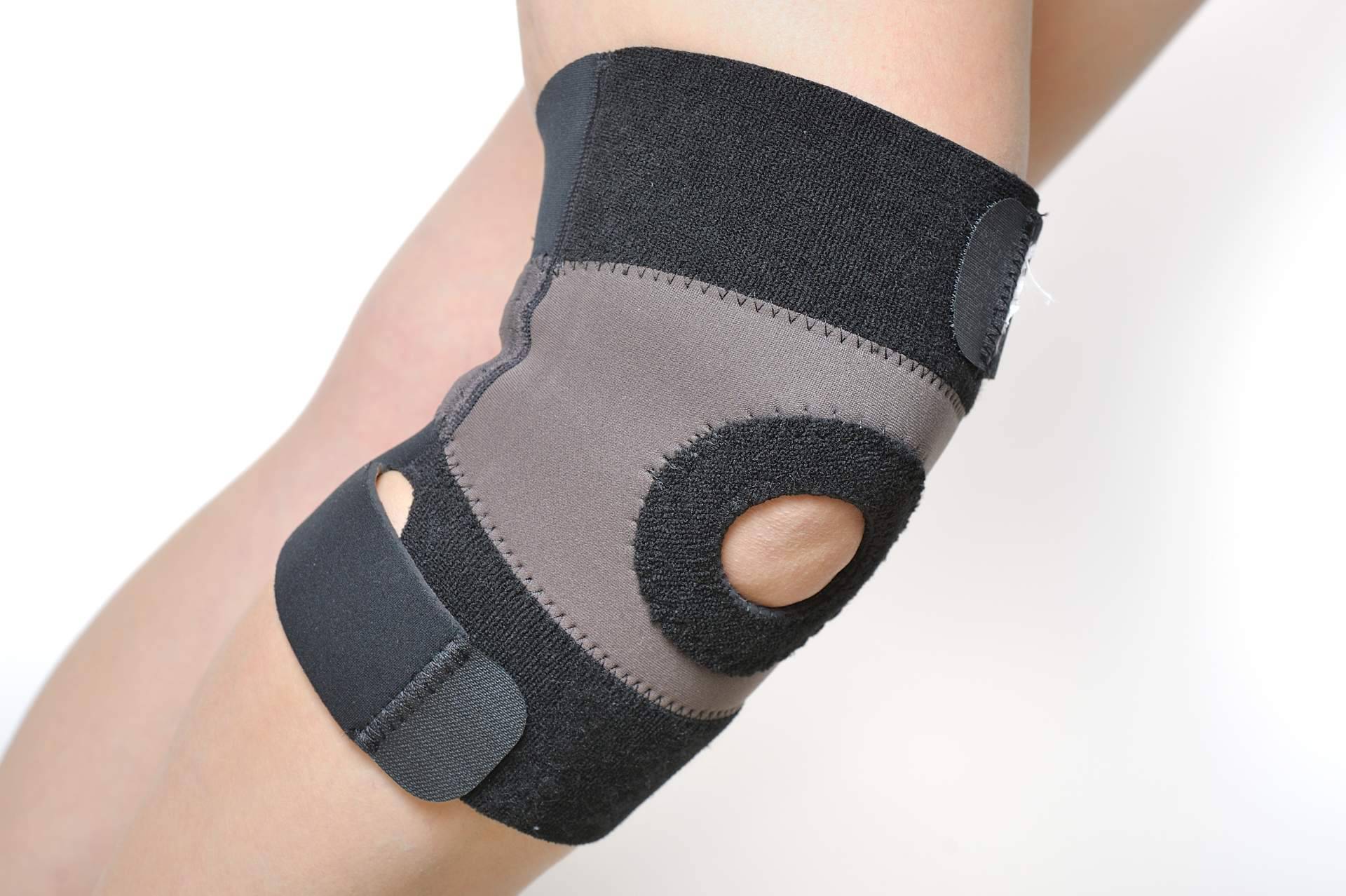 Conocer las ventajas de contar con una rodillera ortopédica durante una rehabilitación