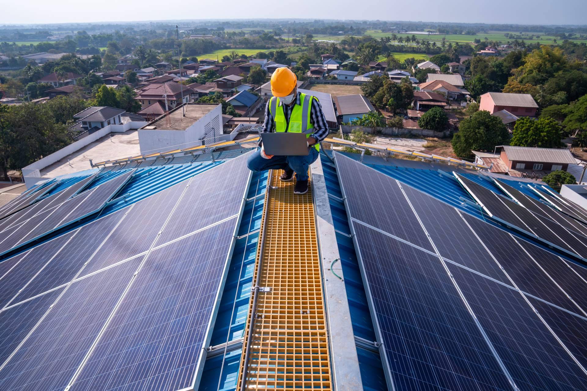 Acceder a subvenciones para placas solares con Elica Ingenieros