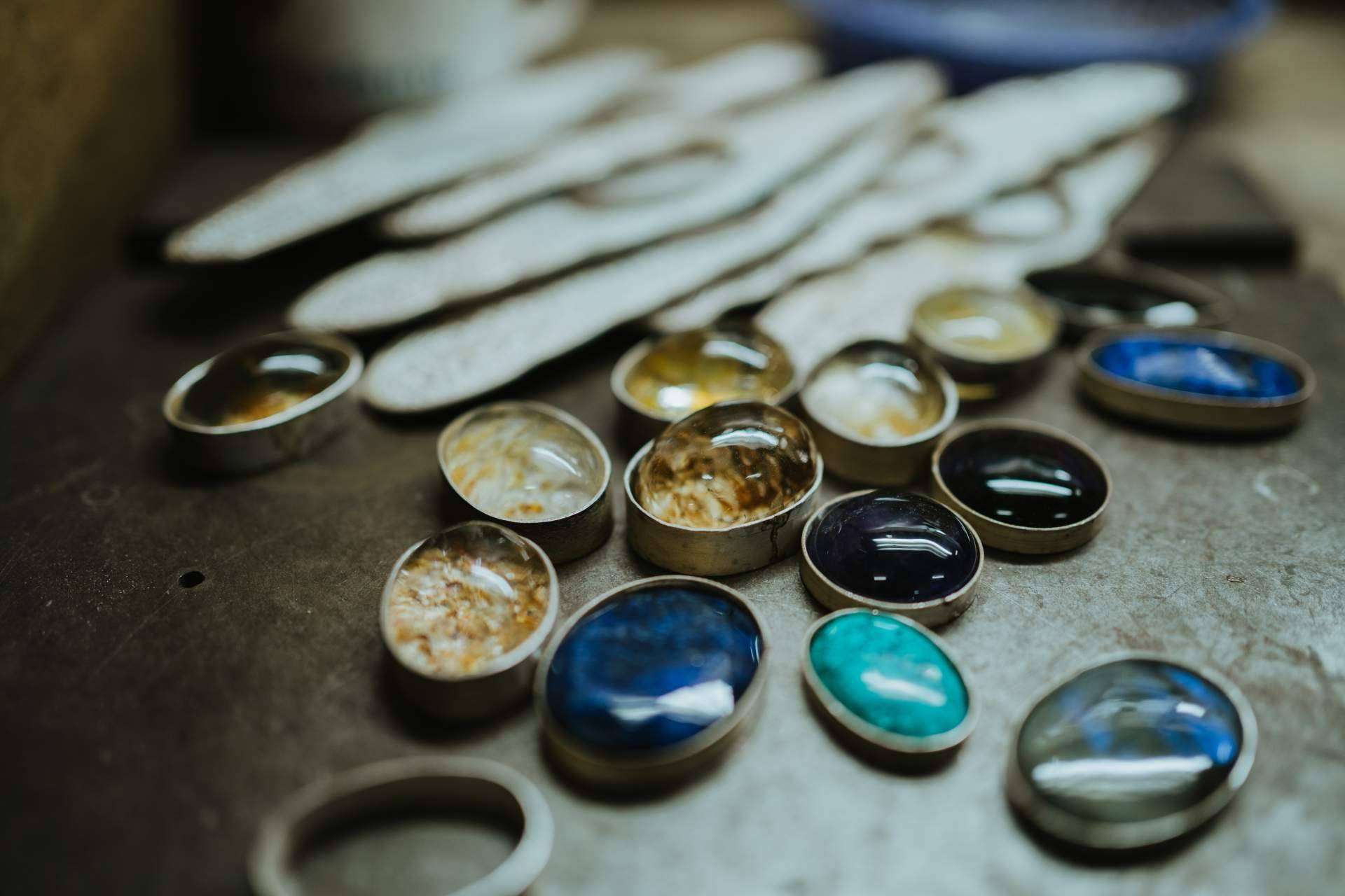 Isabel Lamadrid es una joyería artesanal que destaca por sus piedras semipreciosas