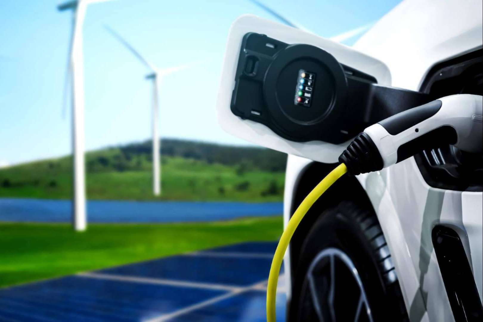 Todos los aparcamientos de Francia tendrán que instalar placas solares. Lo explica Vatios Verdes.