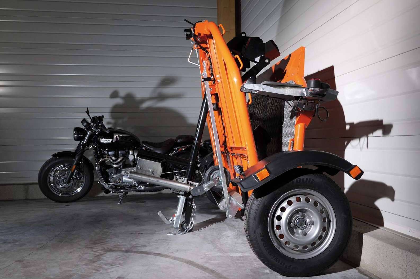 Busco Remolque revoluciona la movilidad con sus remolques de moto abatibles y plegables