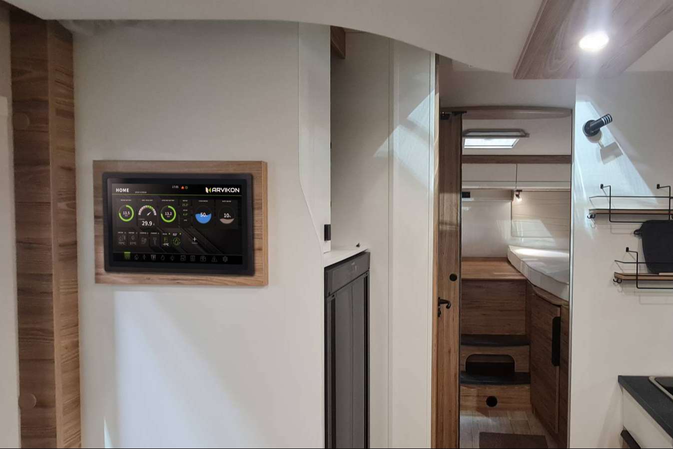 ARVIKON presenta la domótica revolucionaria con acceso remoto para campers y autocaravanas
