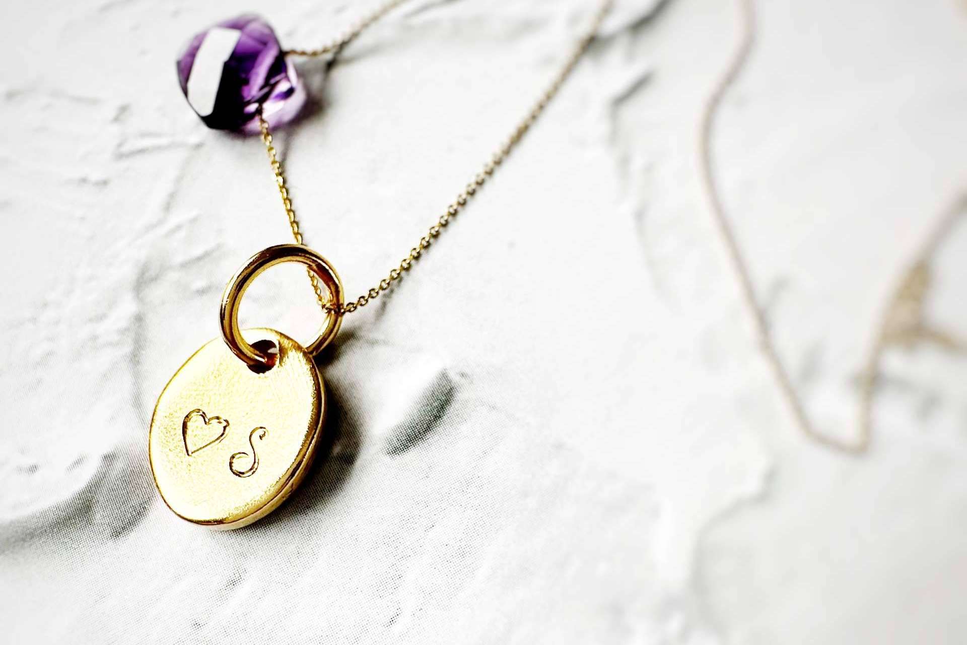 Las joyas especiales y originales de la marca Dejando Huella ideales para regalar o autoregalarse