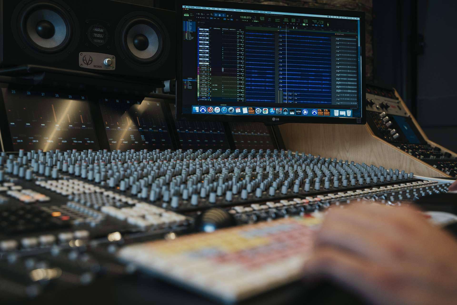 ¿Dónde encontrar una biblioteca de sonido y música de stock?