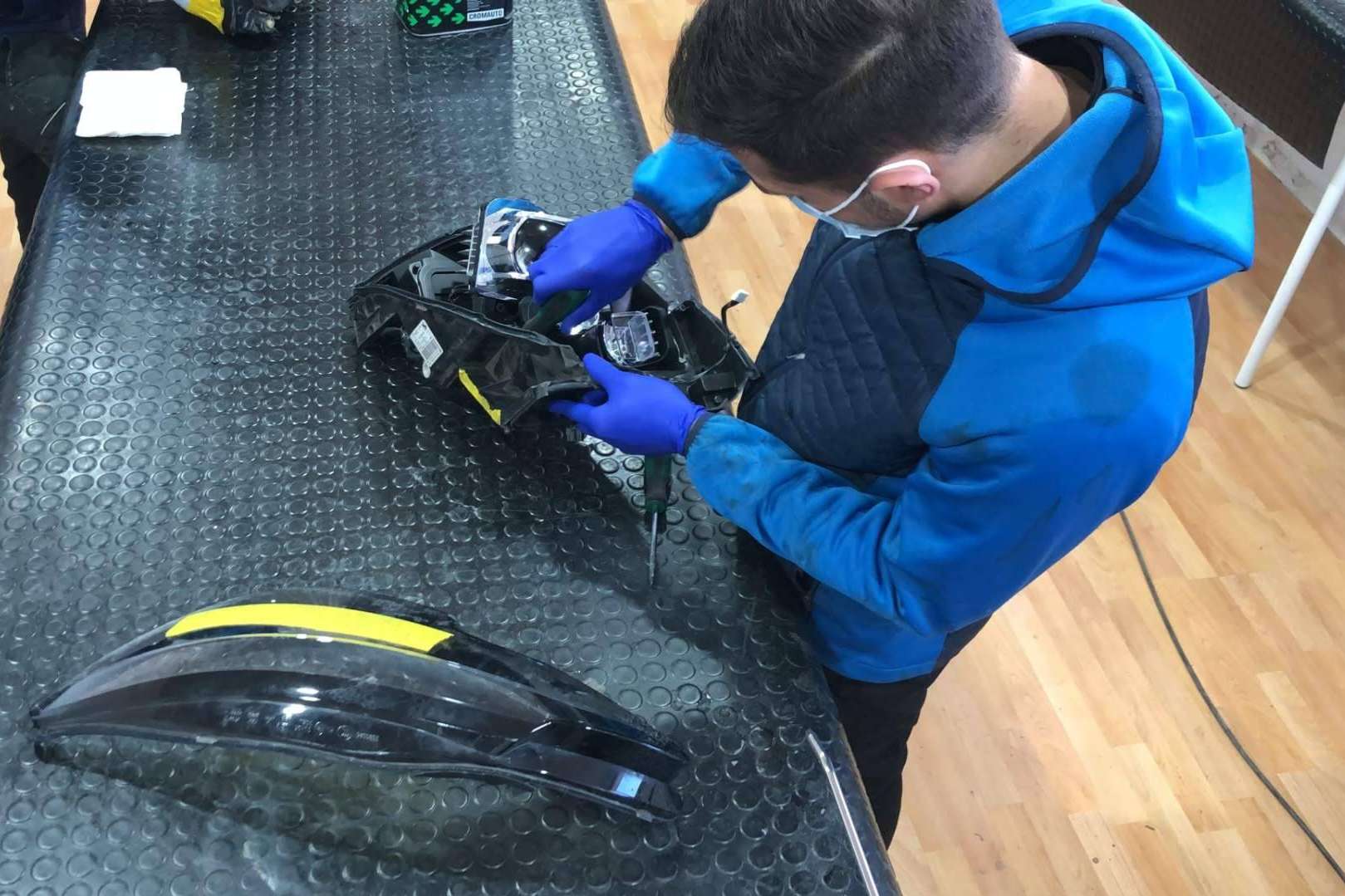 Reparar una óptica de coche en lugar de reemplazarla, de la mano de VAGEN REPAIR
