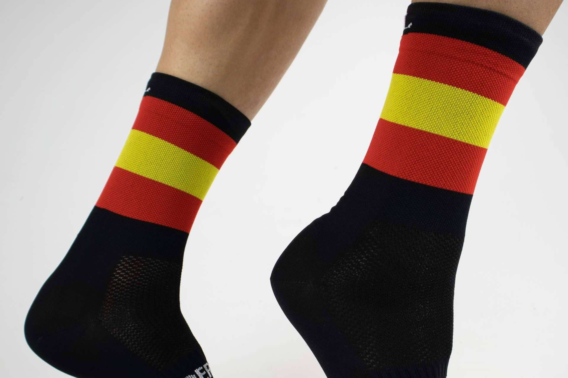 Perro Loco dispone de un diseño de calcetines de ciclismo con la bandera de España