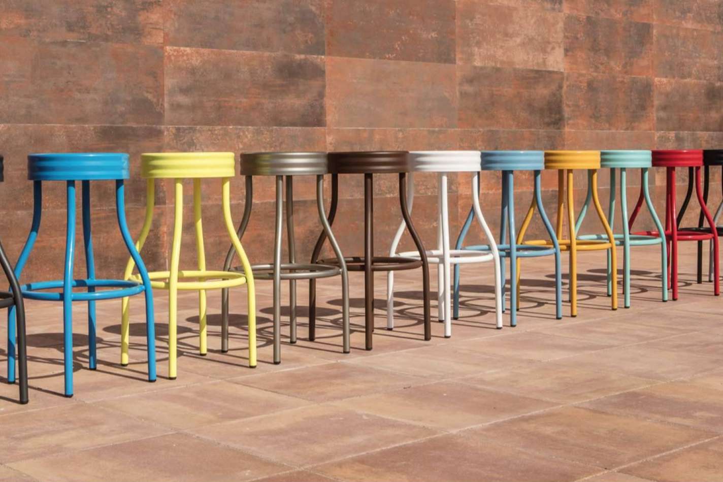 Muebles-Hostelería y su oferta de taburetes para hostelería prácticos, cómodos y de diferentes estilos