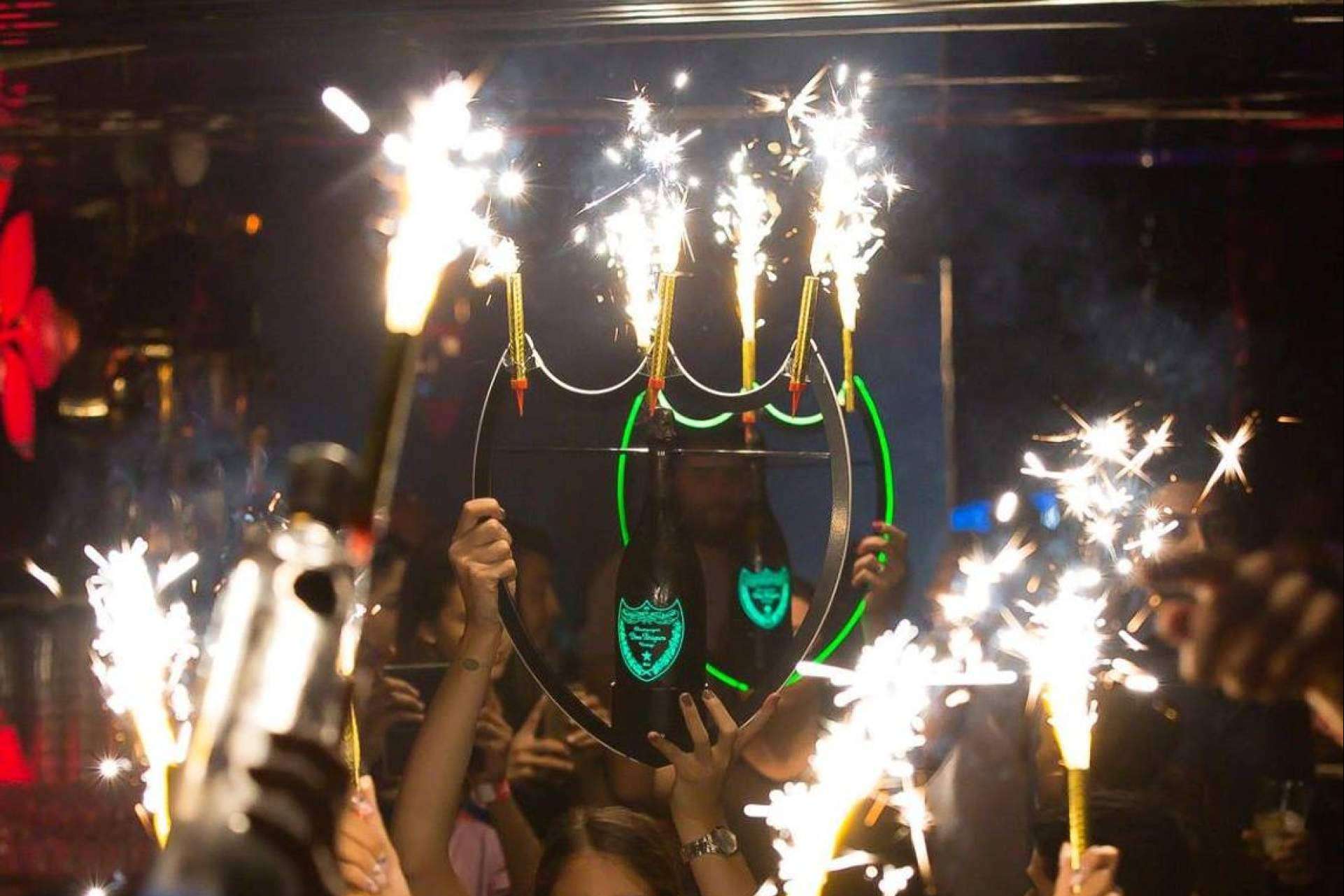 La amplia variedad de bengalas de Petardos AM para eventos