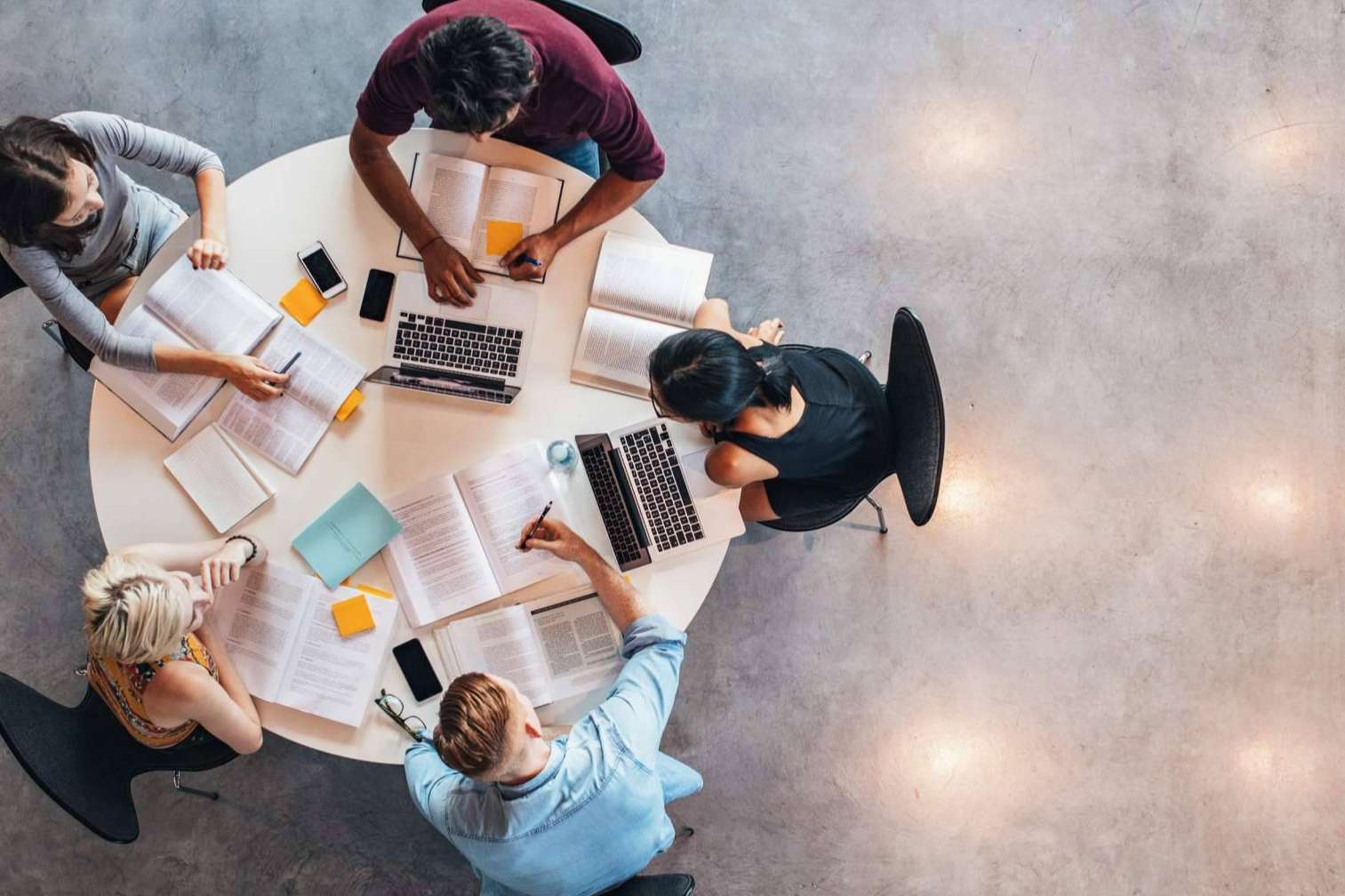 Los cursos para trabajar en España que ofrece el Instituto de Estudios y Empleo