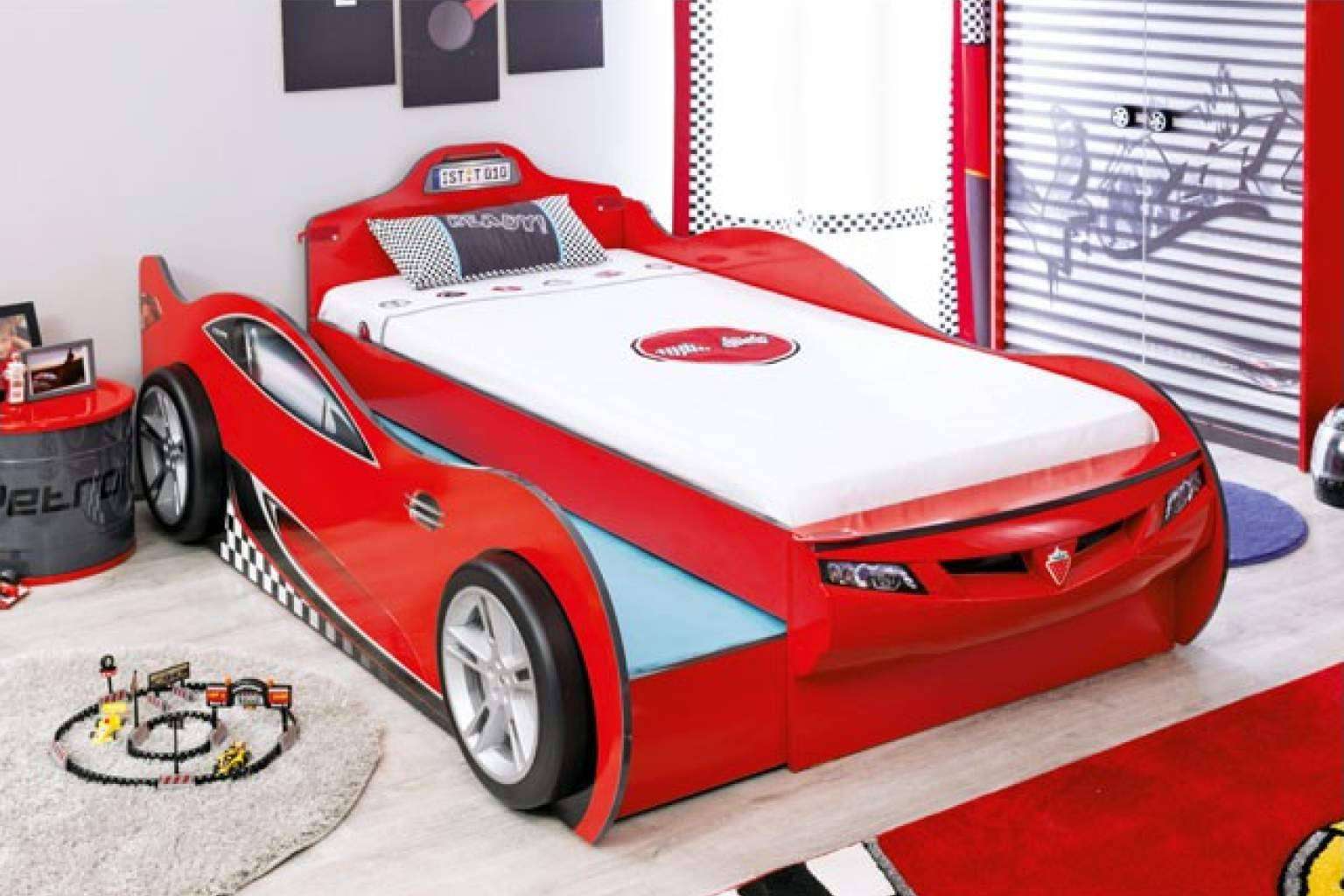 ¿Dónde encontrar una cama infantil en forma de coche de carreras? Cilek