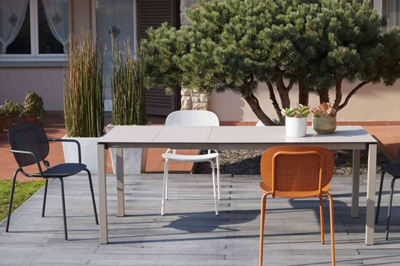 El amplio catálogo de sillas y mesas de jardín de Muebles Exterior