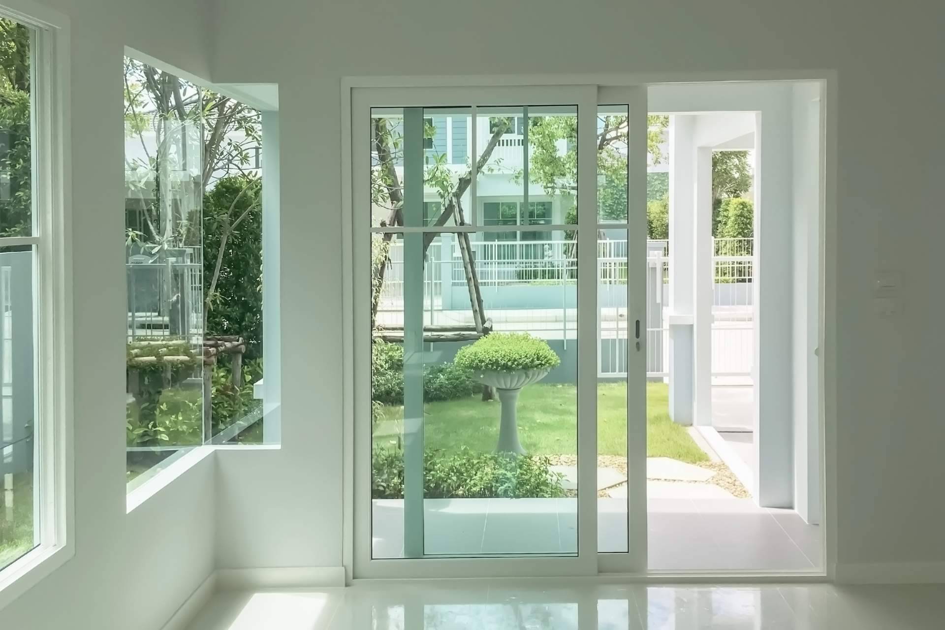 Una tendencia en casas modernas, las puertas correderas minimalistas de Mallorlux