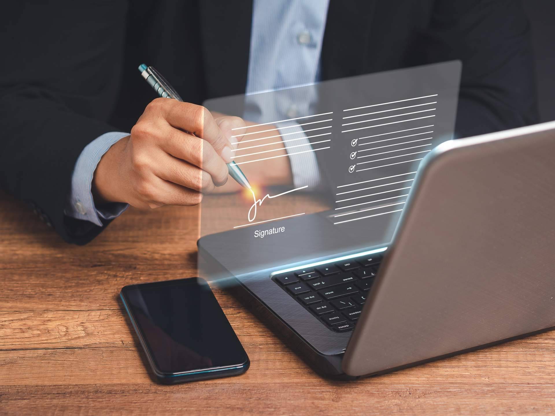 La importancia de la firma electrónica y su uso práctico, por Customer Comms