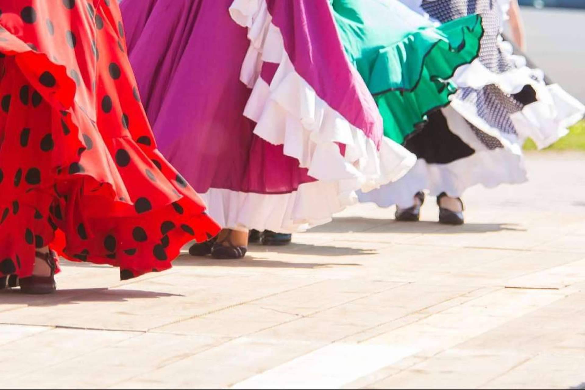 Conocer las tendencias en trajes de flamenca 2023 con Viva La Feria
