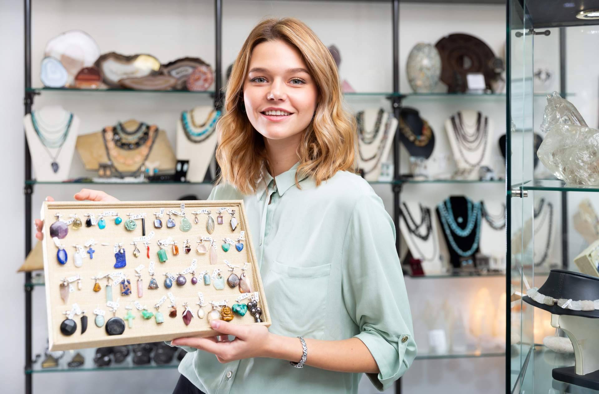 Tierra de Gemas y sus collares de piedras naturales que son sinónimo de belleza y protección