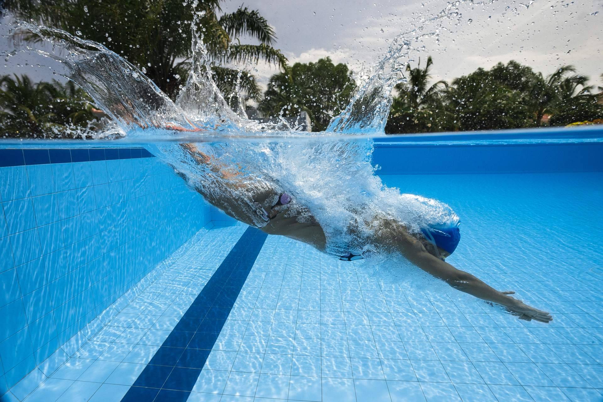 El desinfectante para piscinas que logra una limpieza profunda y cómoda, cloradores salinos
