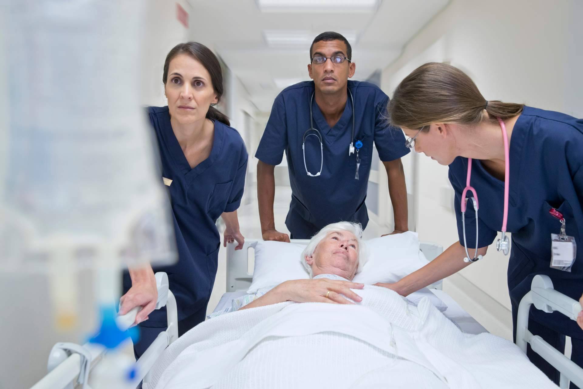 Elías Asfura y Laboratorios Karnel dando apoyo a la comunidad con gastos de exámenes médicos durante la pandemia