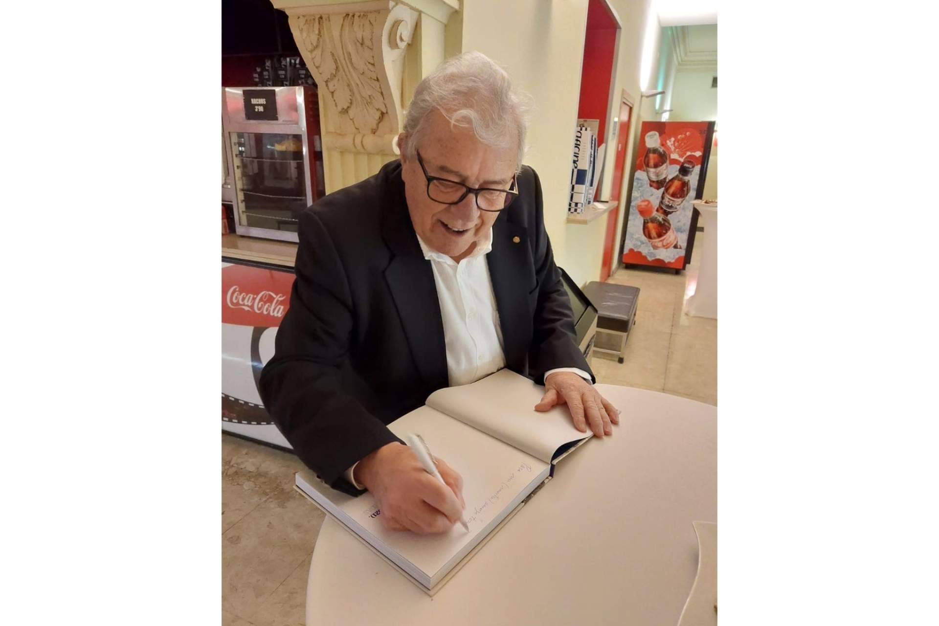 Toni Traveria escribe un libro de empresa escrito para preservar y poner en valor el legado de la compañía