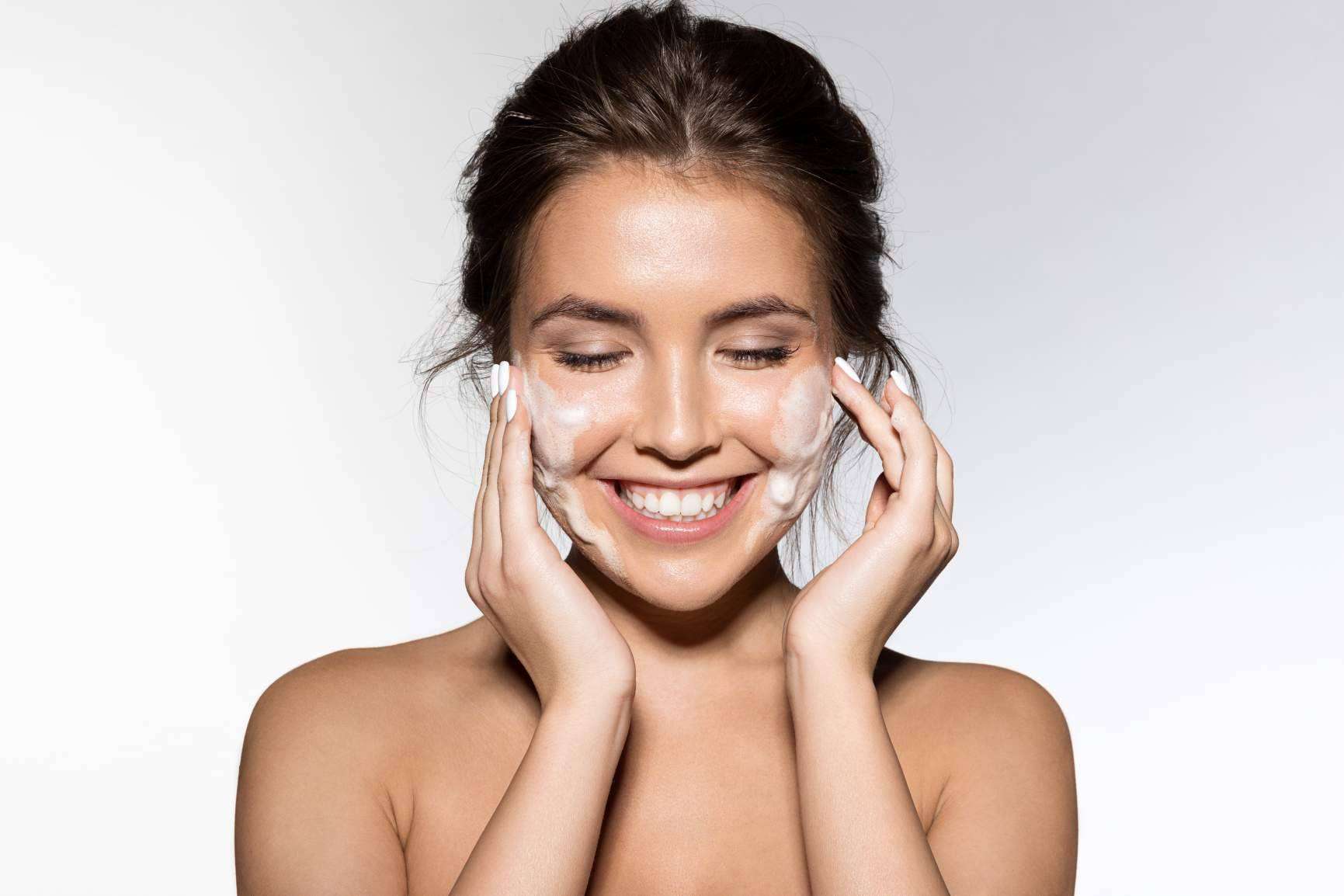 La importancia del cuidado facial con los productos de La Para-Farmacia del Puerto