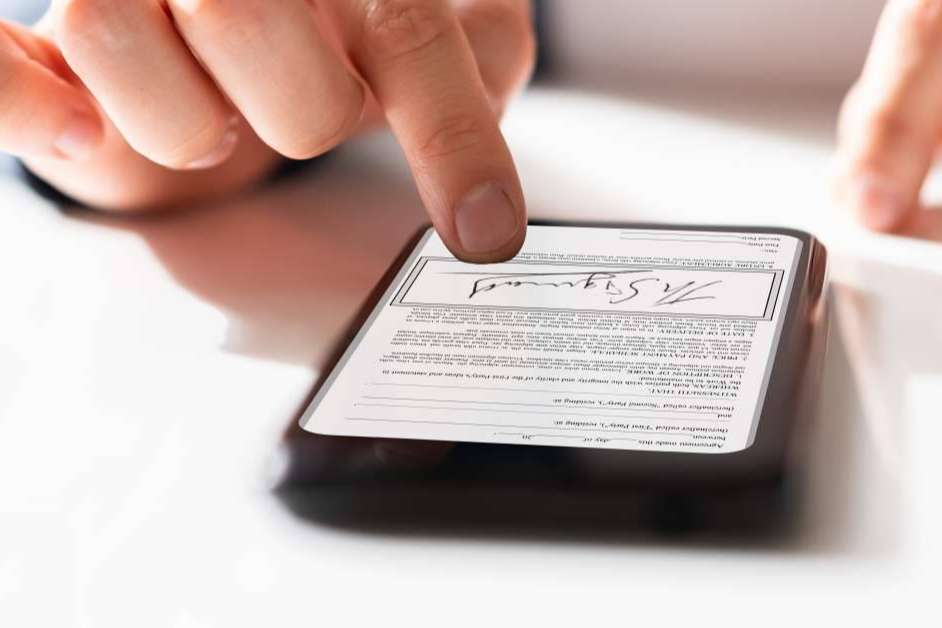 Con SIGNply se puede firmar PDFs de trabajo electrónicamente
