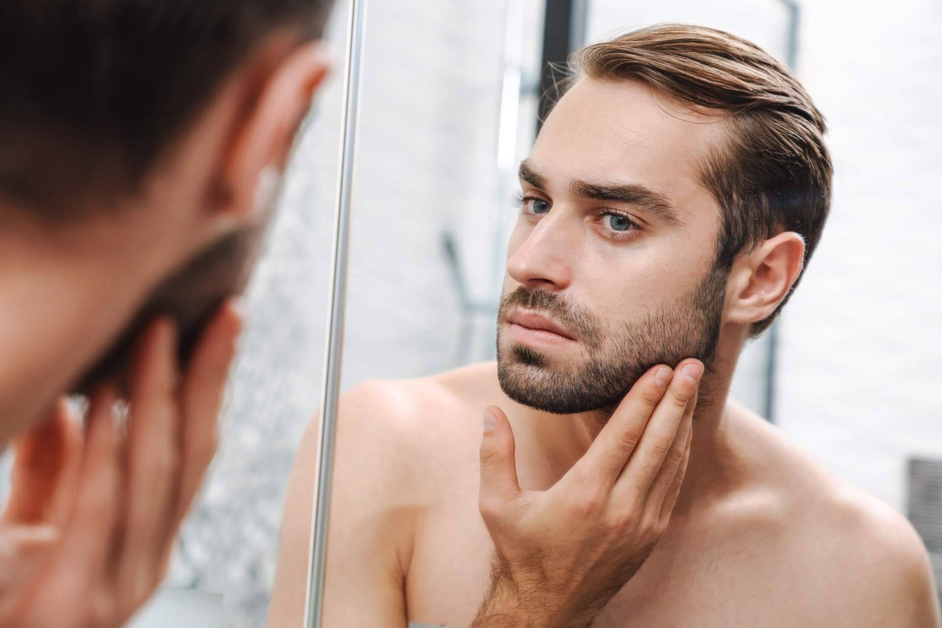 Cuáles son los productos cosméticos imprescindibles en la rutina de belleza para hombre, por MensandBeauty