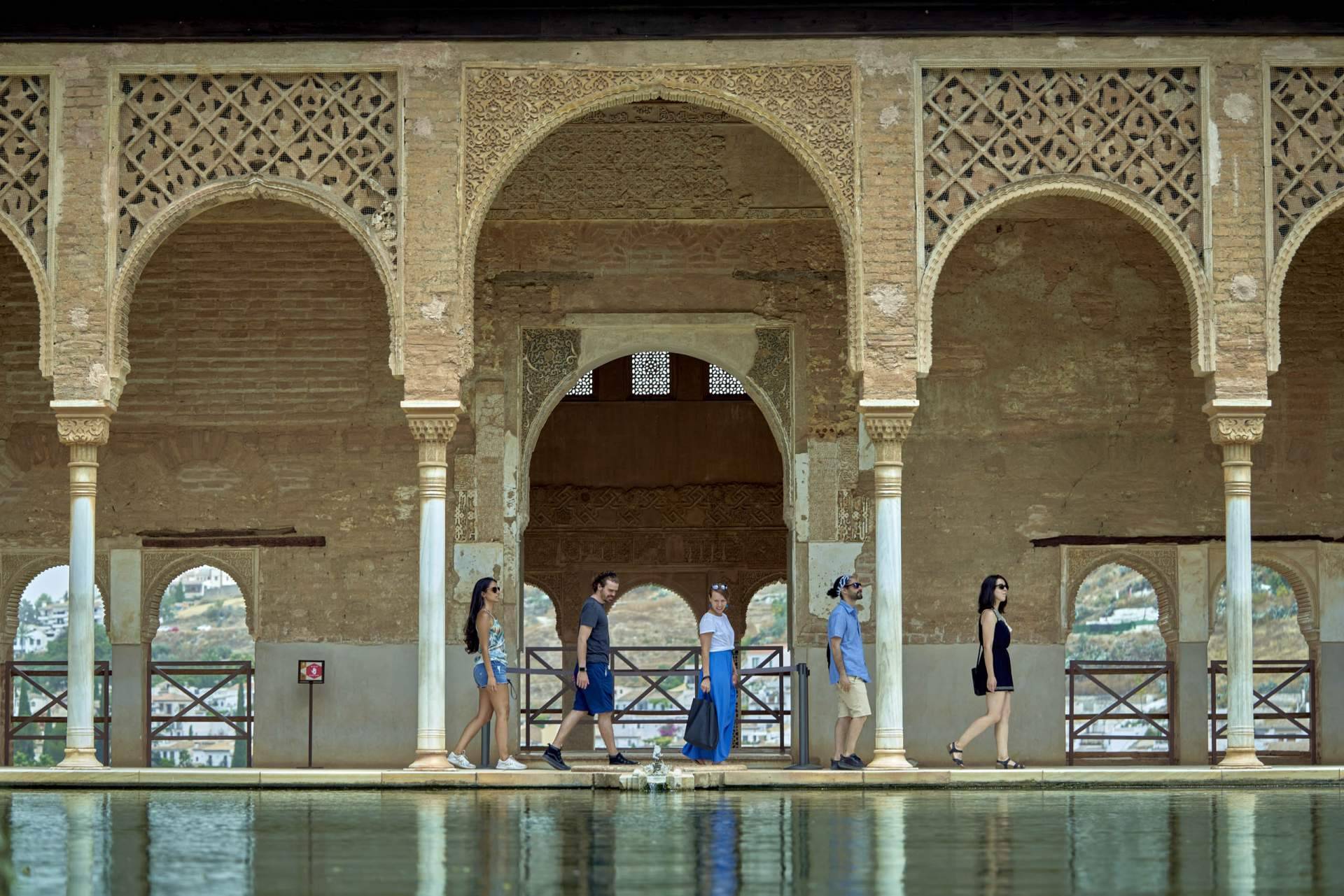 Cuáles son los lugares imprescindibles que visitar en Granada, de la mano de Play Granada