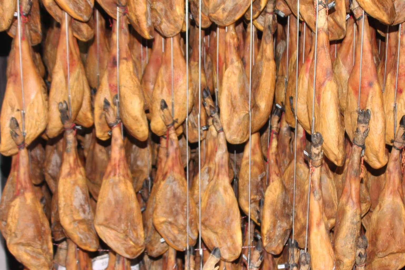 Los beneficios del jamón ibérico de bellota para la salud cardiovascular, por País de Quercus