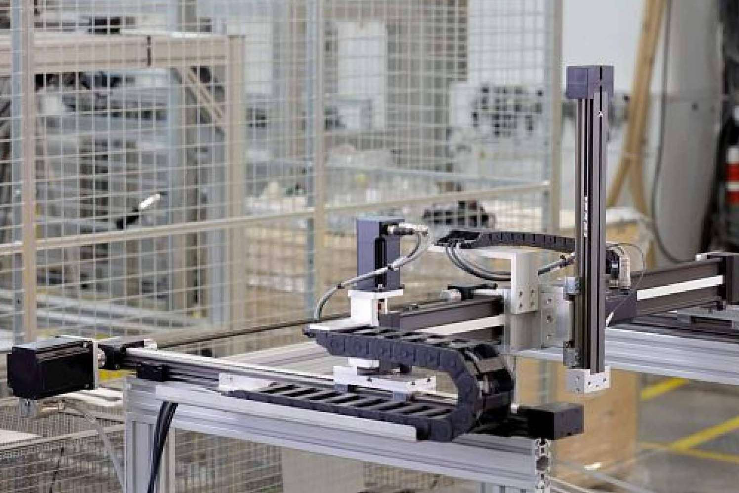 La sencilla programación y configuración de los robots cartesianos de igus