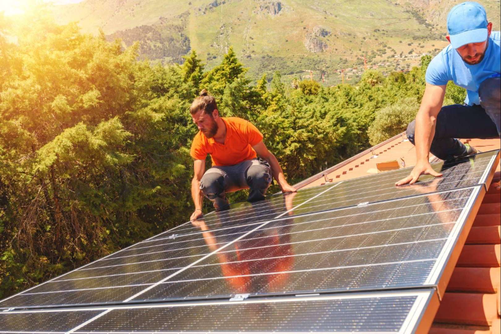 Acelerón de la UE a las energías renovables e instalación de paneles solares por Vatios Verdes