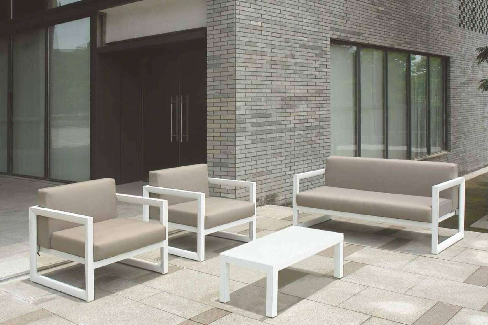 muebles-hosteleria.es dispone de sofás de exterior para hostelería