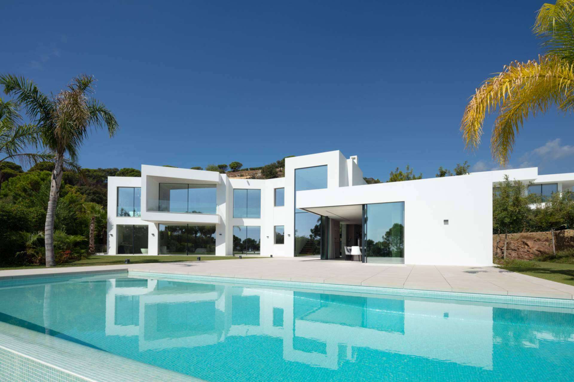 Zeuthen & Company ayuda a encontrar casas de lujo en Marbella y sus alrededores