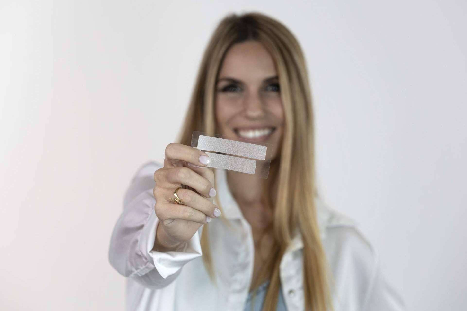 Un laboratorio español que revoluciona el blanqueamiento de los dientes, DR. INUK