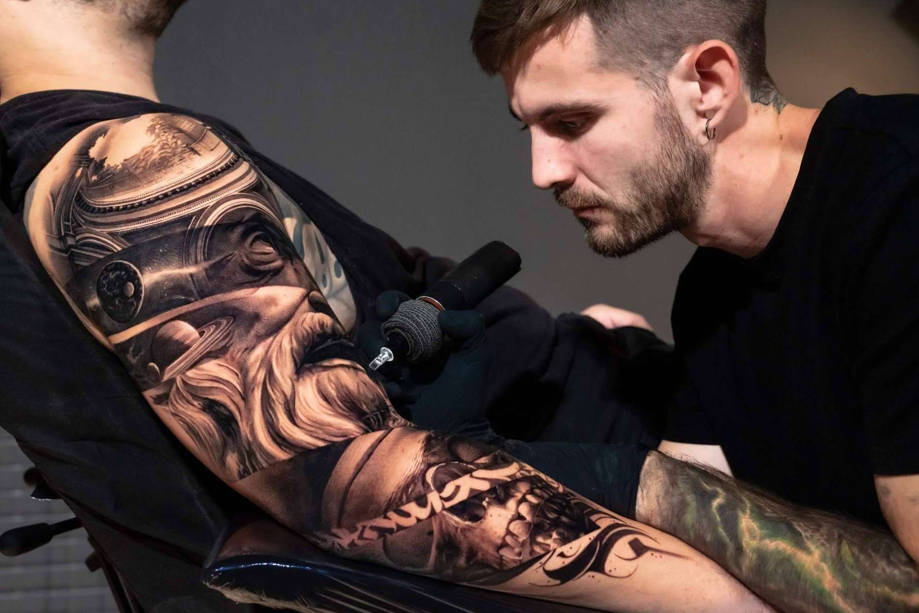 La academia Habbility lanza su más reciente curso de tatuaje para brazo completo