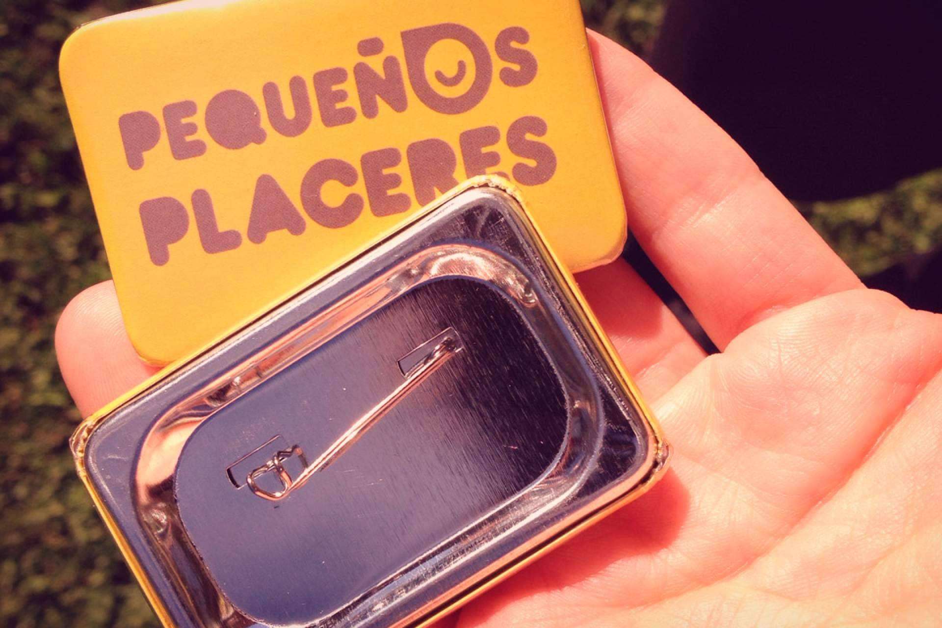 Qustommize se ocupa de la creación online de chapas, imanes y adhesivos personalizados