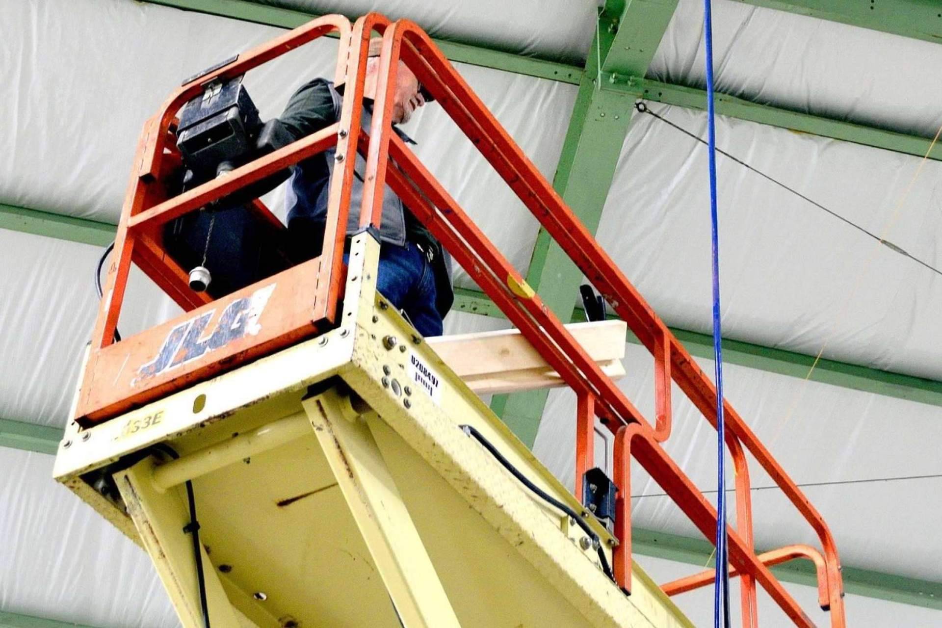 Cuáles son las claves para alquilar elevador de tijera, por Equipzilla