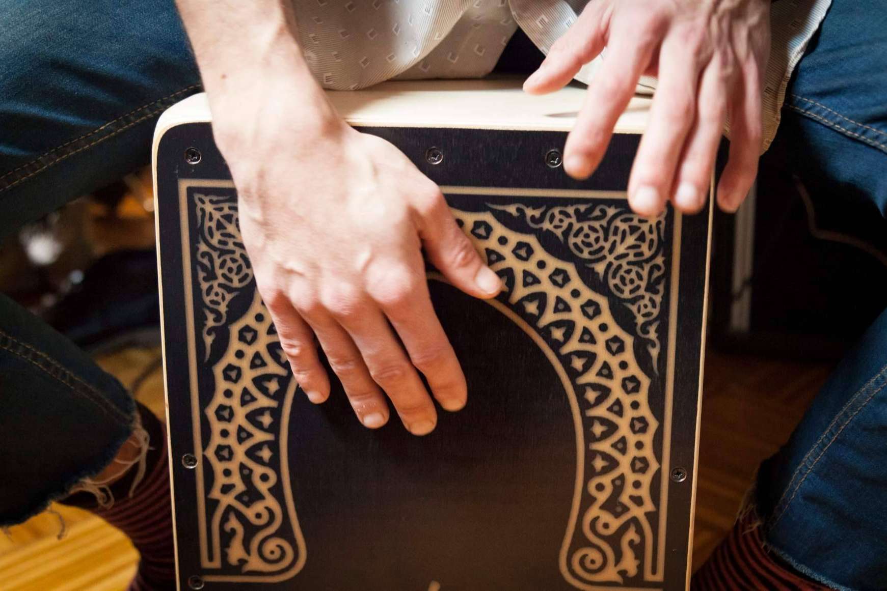 Música y Maestro lanza un libro para aprender a tocar el cajón flamenco