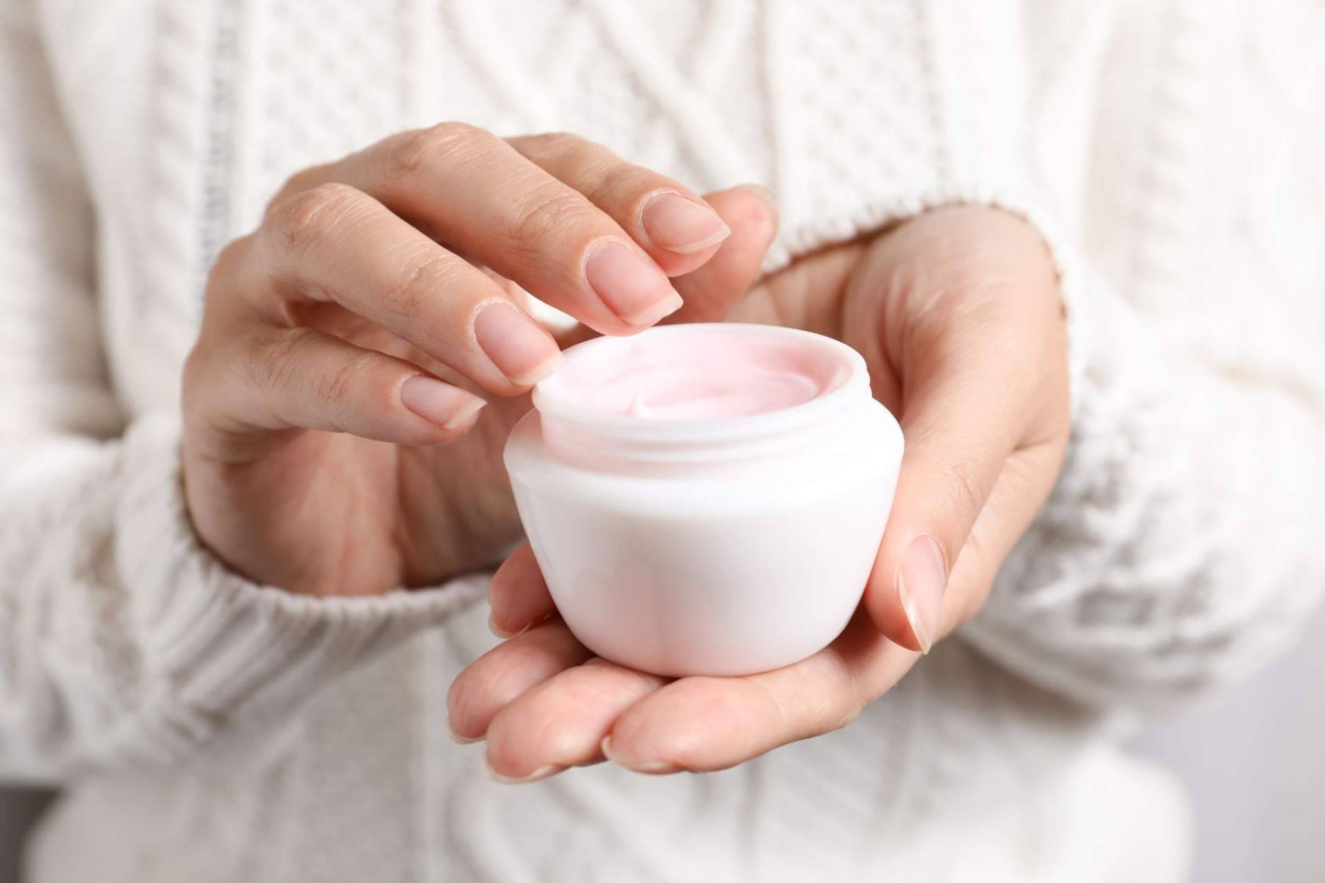 La importancia de una buena crema hidratante facial para que la piel del rostro no sufra la temporada de invierno, por La Para-Farmacia del Puerto