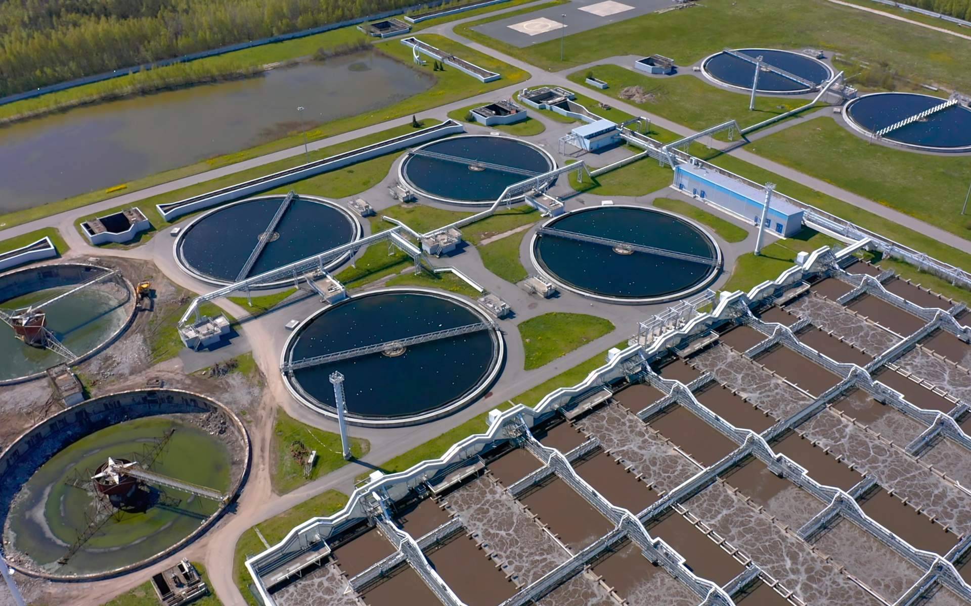 ¿Cuánto cloro por litro de agua se debe usar para desinfectar?