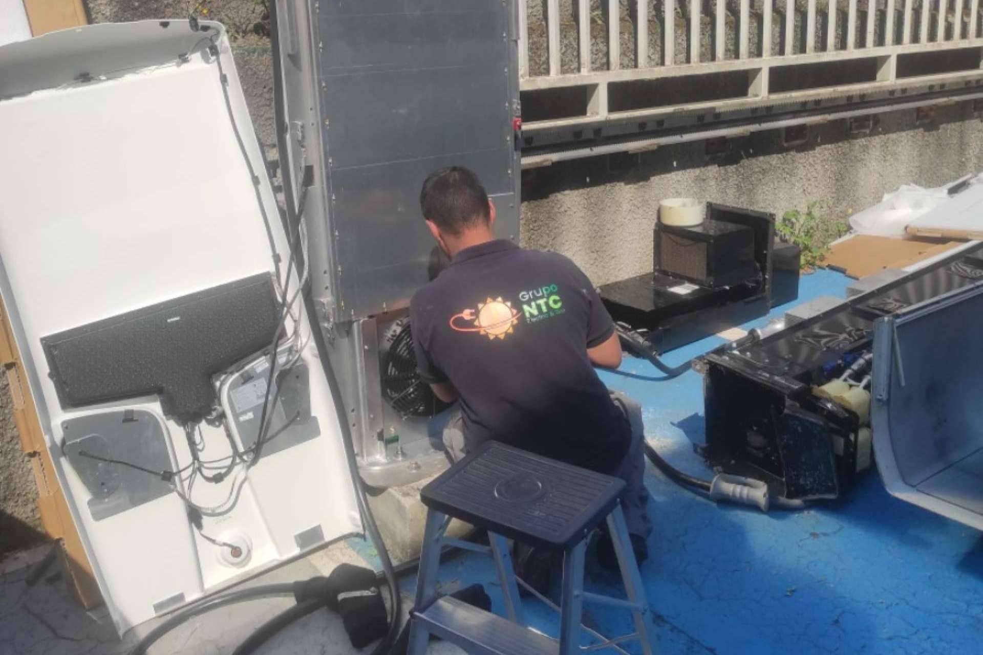 Una de las mejores opciones para instalar placas solares y ahorrar en la factura de la luz es Grupo NTC