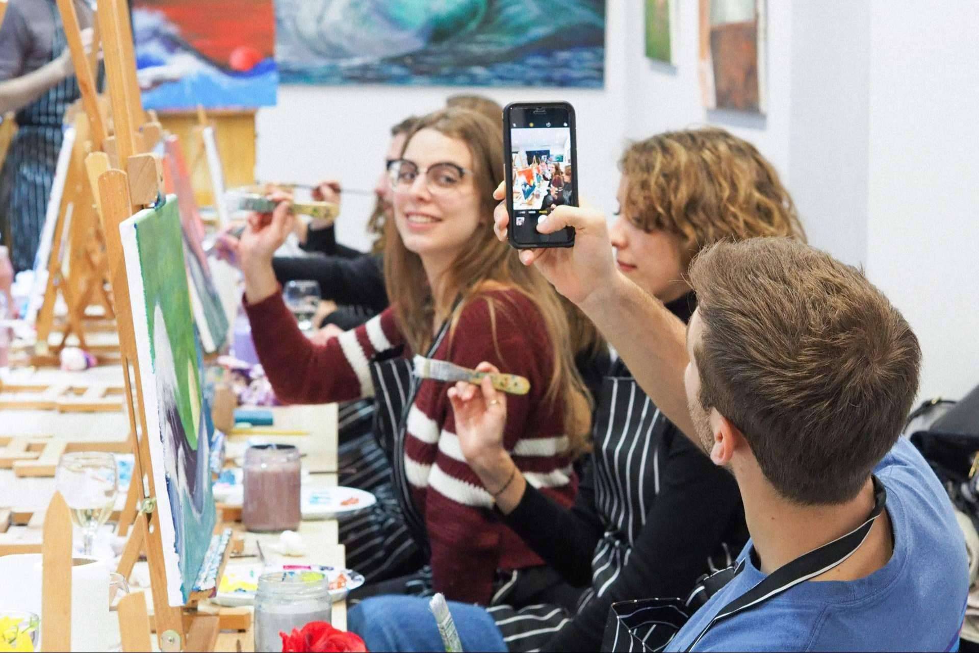 Un plan diferente con Art and Wine, vivir la experiencia en Madrid o Barcelona