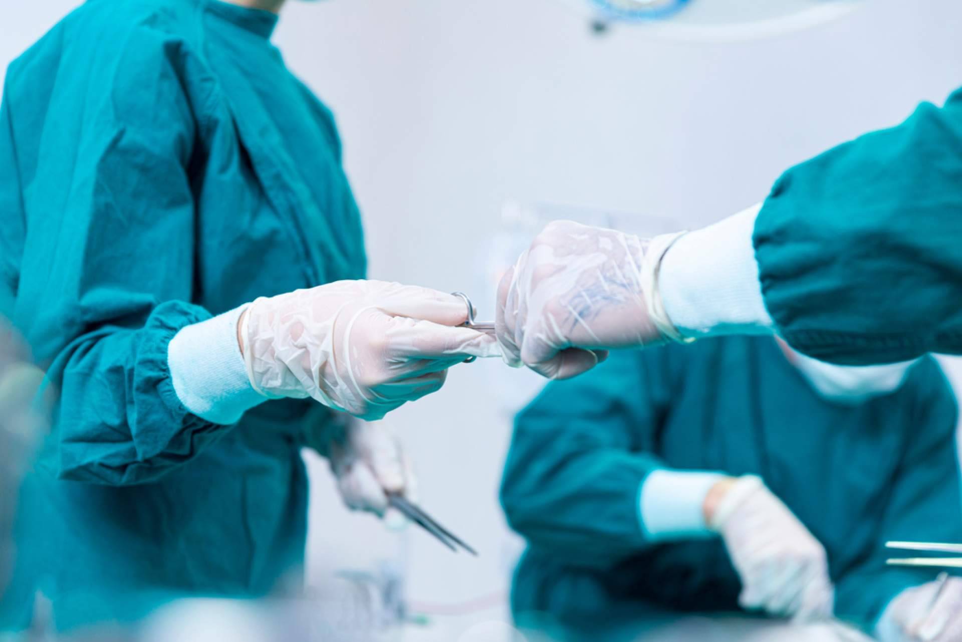 Métodos y tecnología de vanguardia con la finalidad de reducir dolor y traumas por quiste pilonidal