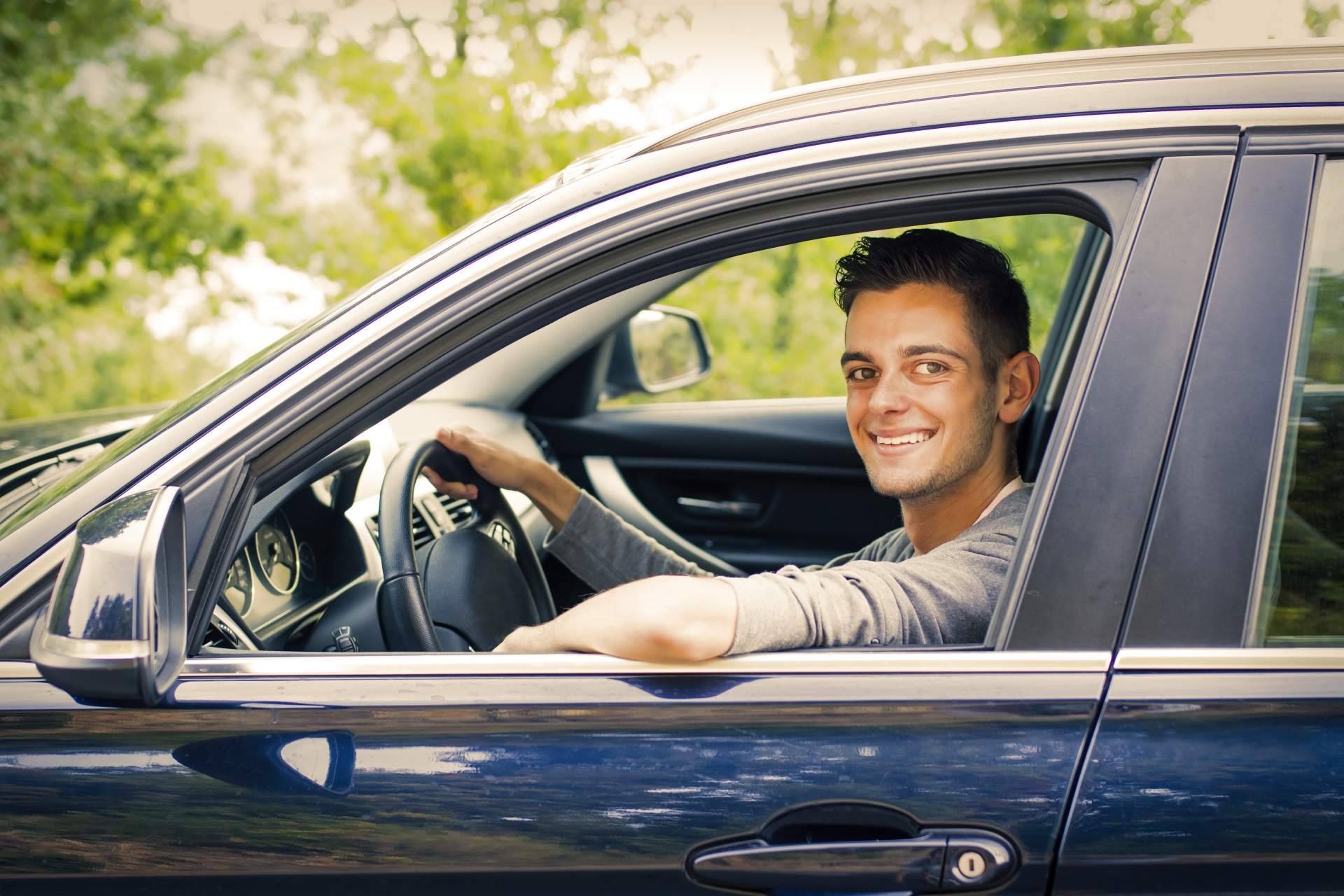¿Qué hacer ante el robo o la pérdida del carnet de conducir antes de Semana Santa si la persona quiere irse de viaje? Expertos responden