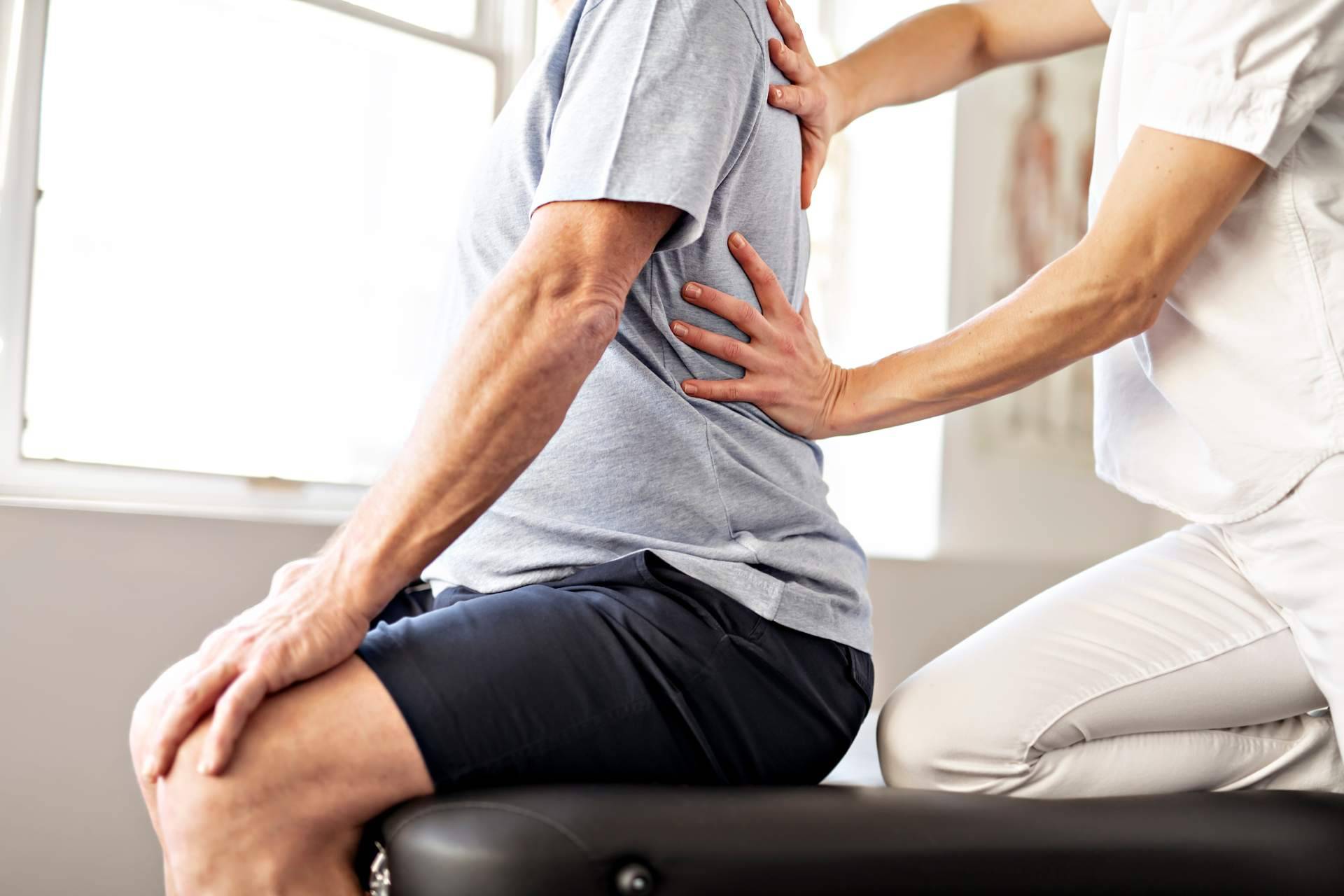 La Clínica Fisioterapia Avanzada Juan López ofrece masajes para contracturas musculares en Madrid