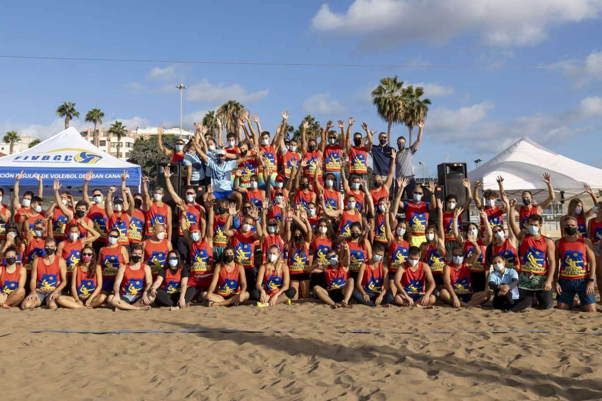 Jugar como verdaderos profesionales con el club de vóley playa Net 7