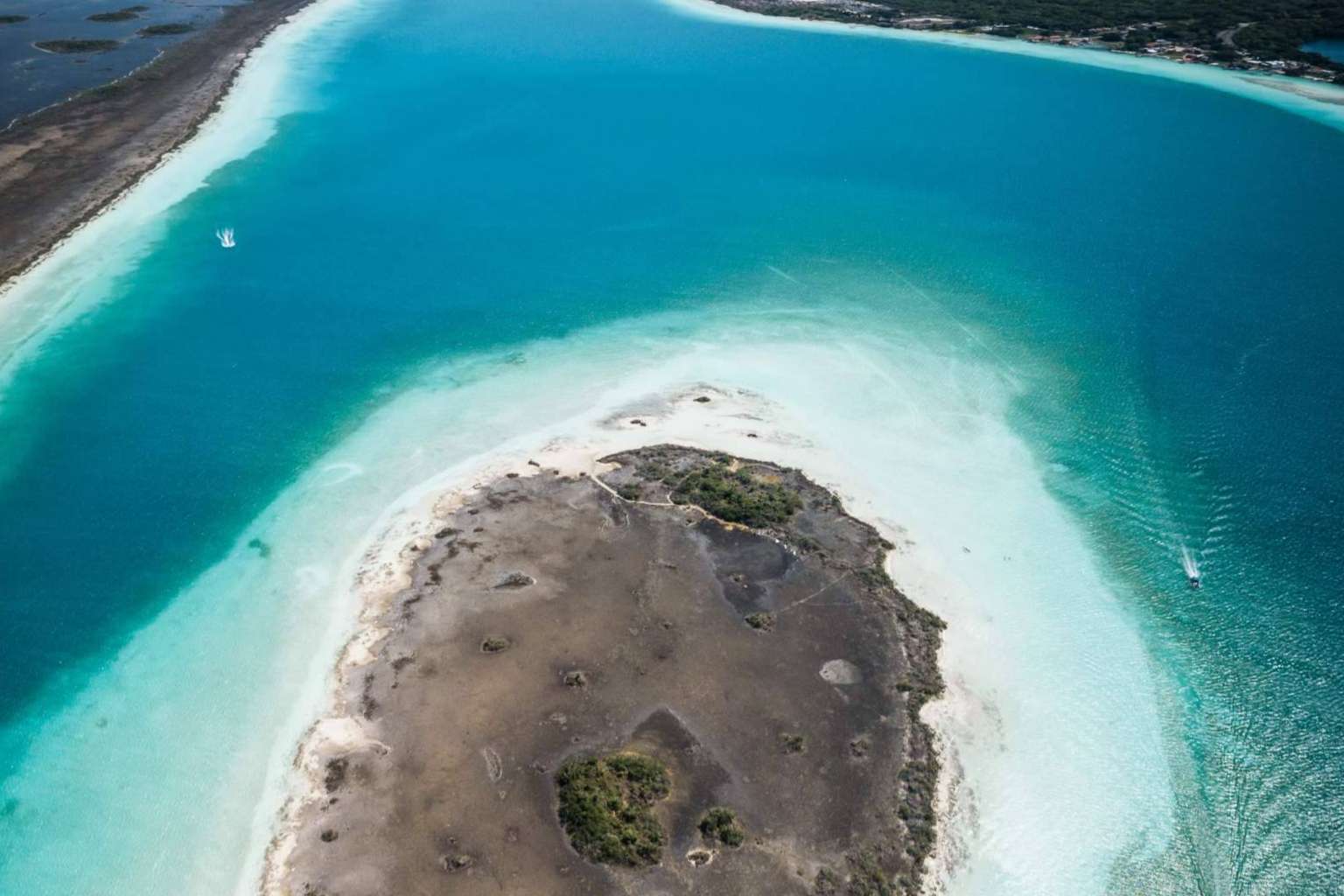 Tierras Mayas propone un viaje alternativo a Laguna Bacalar y Costa Maya