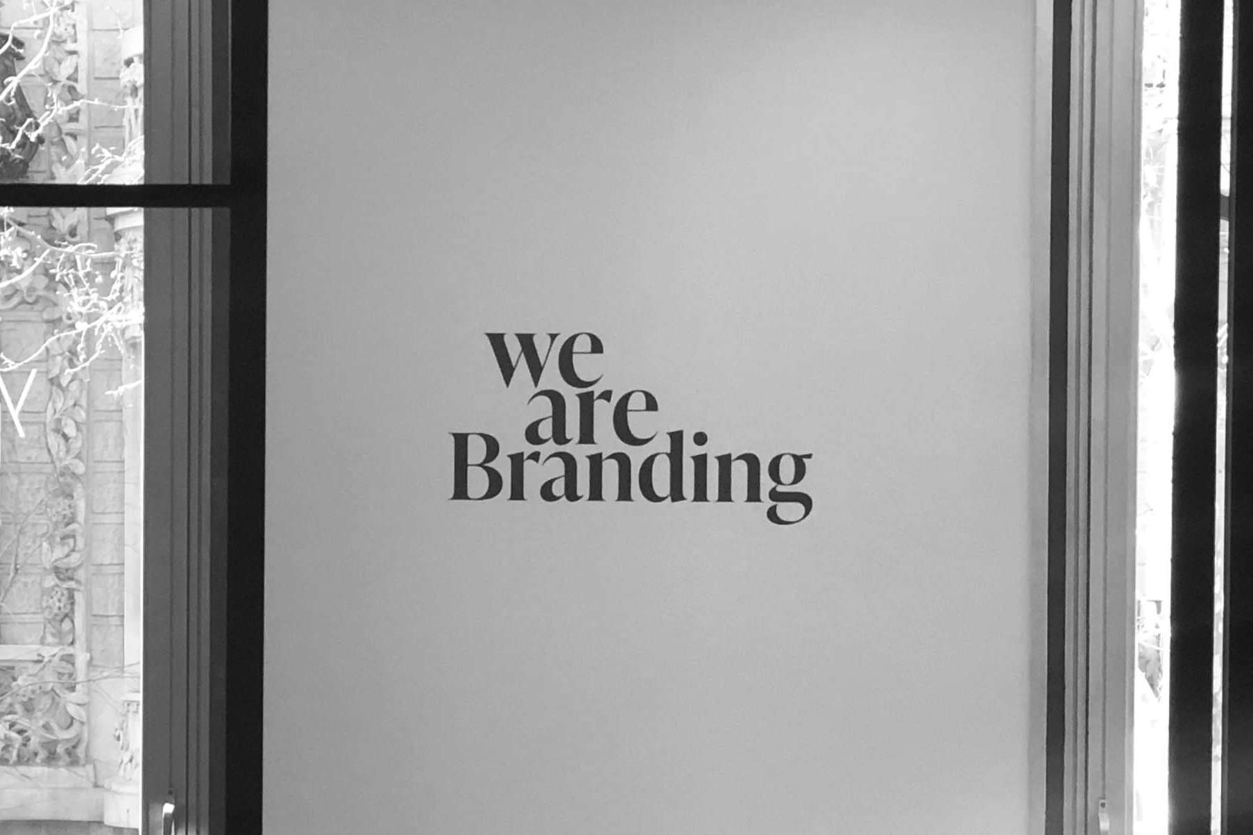 ¿Cómo encontrar una agencia de branding 360º especializada en el sector farmacéutico y alimentario? The Yes Brand